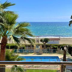 Beachfront & Sea View Holiday Apartment - Sea, Mountains and City Right in Front of You