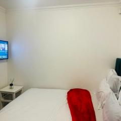 Delight double bedroom in Mowbray