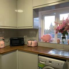 Brighton NEW Apartment FREE PARKING sleeps 6