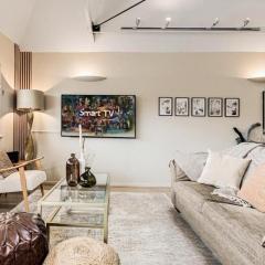 Stay in City area in the towers elite flat wt views of the Cathedral