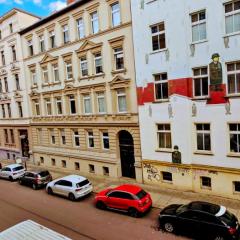 Cozy spacious room near Halle Hbf w/ iPad, Netflix & Wi-Fi