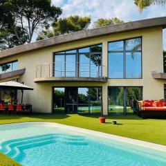 06AL - Architect-designed villa with pool and sea view