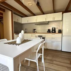 Maison rénovée 2023 à La Palmyre - Proche plage et commerces - 4 pers, terrasse et parking - FR-1-705-17
