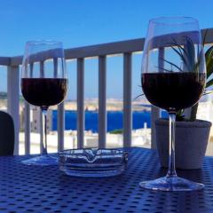 Centrally located, well equipped, stylish flat.