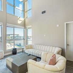 Luxury 3 Bedroom 2 Bath Loft! Beautiful Views