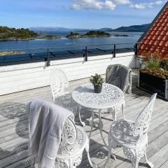 3 Bedroom Cozy Apartment In Mosterhamn