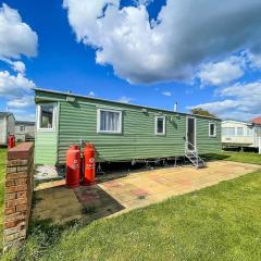 Great Caravan At Valley Farm Holiday Park, Essex Ref 46583v