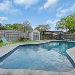 Pool/ Outdoor kitchen/Pool table