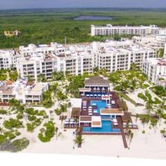 Cancun luxury condo resort-style at prime beach