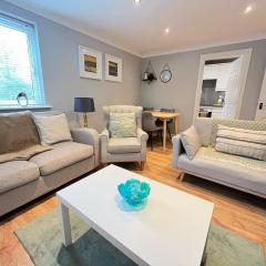 GF flat sleeps 4, parking for Contractors by Eagle Owl Stays