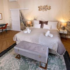 ORANGEHOMES Urban elegance apartment