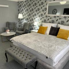 EFIPA Glamour Apartments