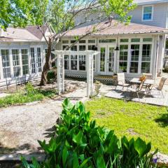 Conroe Home with Enclosed Deck Pets Welcome!