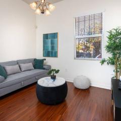 Sleek & Upscale: Premier 1-BR Apartment in LA!