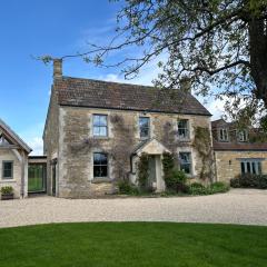 Stylish Secluded Country Retreat with Garden