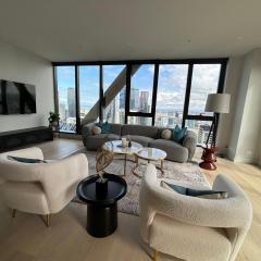 Lux CBD Penthouse with 270views Spacious & Great Location