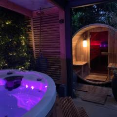 Ganzenmars prive sauna, wellness tub and gamesroom