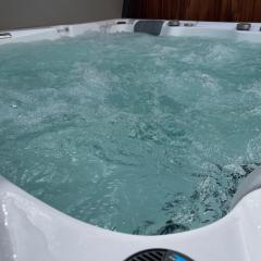 Winter Oase Beheizter Whirlpool Sauna und Kamin