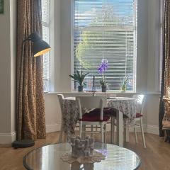 Superb Location 3 MIN TO RDS, AVIVA, D4 2 BED APARTMENT