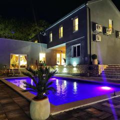 Luxury Villa Andrea Vrzika with gym-sauna-pool