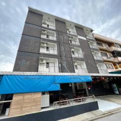 OYO 75577 Palace Hostel