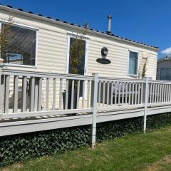 Pets Stay free 2 bedroom caravan at heacham beach