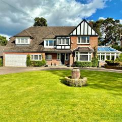 Golf Course View - Large Four Bed Home with Garden and Parking - New Forest and Beach Links