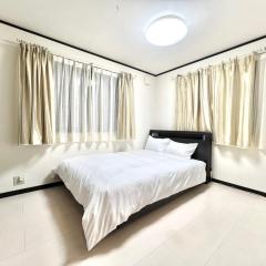 Sale Direct access to each spot Near by Station 9mins to Ikebukuro 10mins to Ueno 13mins to Shinjuku Whole House 3 Bedrooms Max for 8