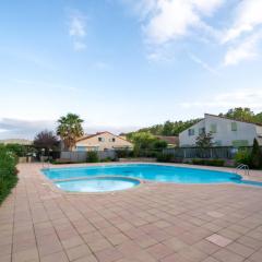 Studio avec terrasse et piscine