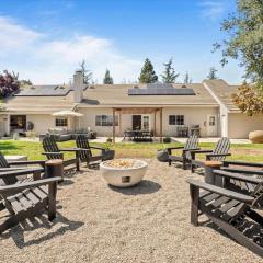 Newly furnished w/ pool table & hot tub!