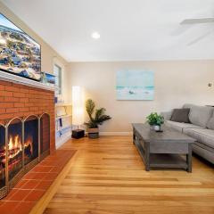Seaside Serenity: Charming 2BR Escape - Parking