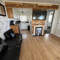 Signature, Scratby - Two bed chalet, sleeps 7, free Wi-Fi, free entry to onsite clubhouse and swimming pool available - no pets