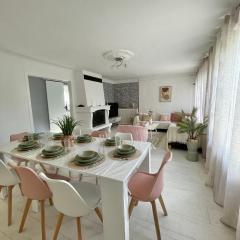 Maison chaleureuse 4 chambres avec jardin - Proche Paris - ARENA Paris Nord Villepinte - Parc des expositions - Aéroport CDG - Disney - Astérix