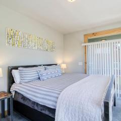 Modern 3bd cabin in Edgewater