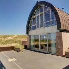 Luxury apartment in a residence right on the boulevard and the beach