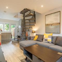 Delightful CENTRAL Duplex - 2 Mins To Station