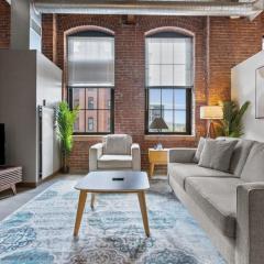 2BR Historic Loft Oasis With Pool & Gym