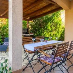 Lovely Apartment In Vantacici