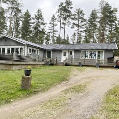 Large villa with SPA and lake view outside Hultsfred