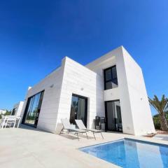 Modern 4 Bed Villa with Pool LC4