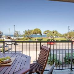 Kings Beach Oceanfront Apartment With Pool
