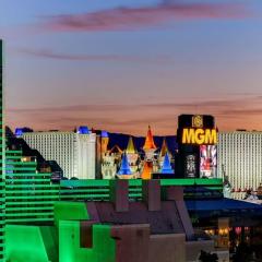 MGM Signature-16-702 1Br 2Ba Balcony Suite