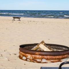 Beach Club of Oscoda Captains Watch on the Lake