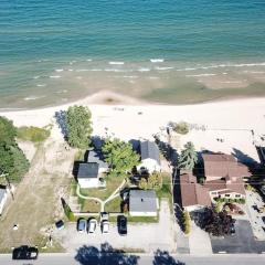 Beach Club of Oscoda Garden Cottage on the Lake