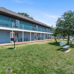 Lakefront 6 Double Queen Rooms at Fife Lake Lodge