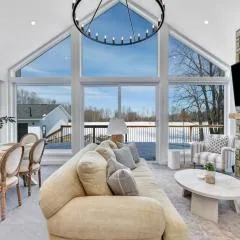 Gorgeous private retreat with hot tub