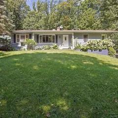 Large Private House on 5 Wooded Acres. Total Privacy!