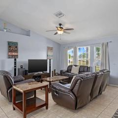 Casa Bella- Upgraded Waterfront Residence in Cape Coral with Heated Pool and Free Bikes