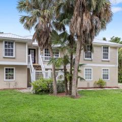 Palm Paradise- Charming Island Bungalow in Downtown Sanibel