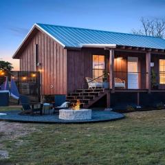 Sweet Paradise cabin with private hot tub